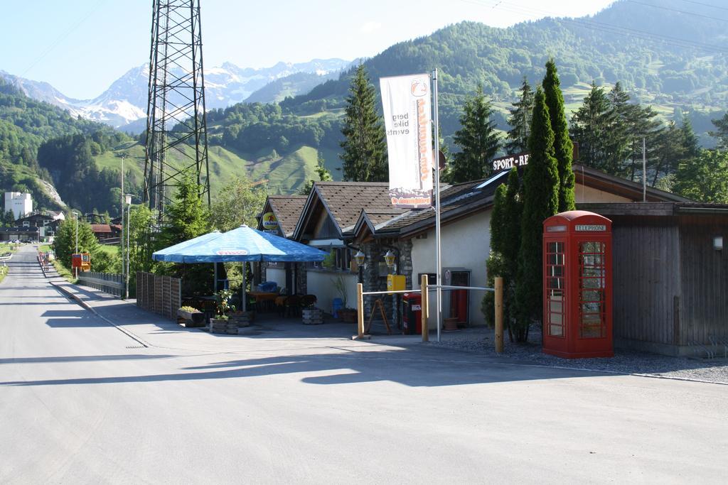 Sporti Grusch Hostel Buitenkant foto