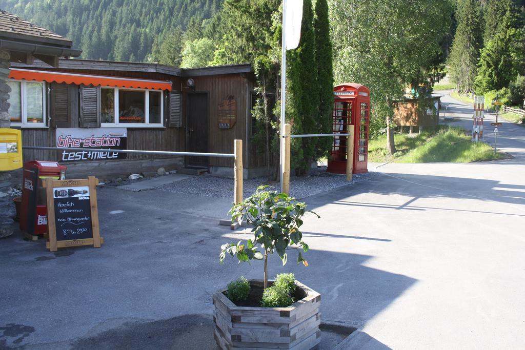 Sporti Grusch Hostel Buitenkant foto