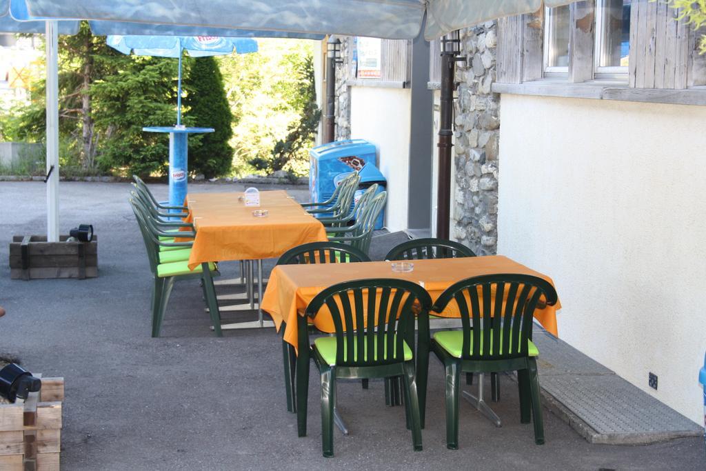 Sporti Grusch Hostel Buitenkant foto