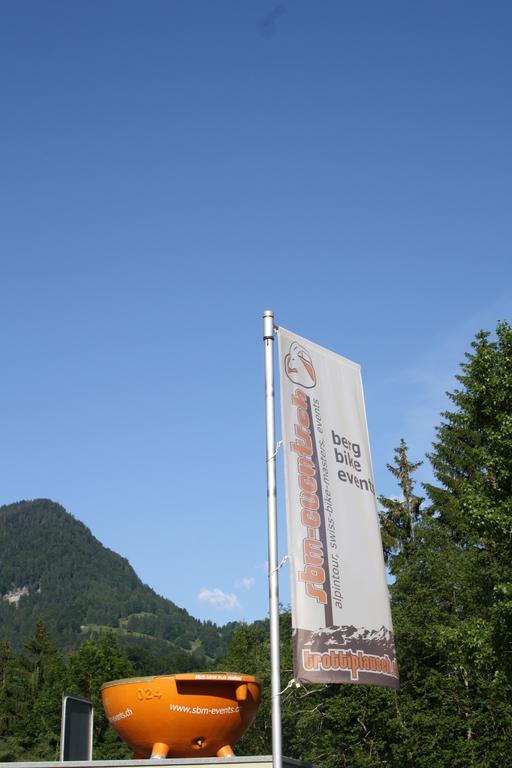 Sporti Grusch Hostel Buitenkant foto