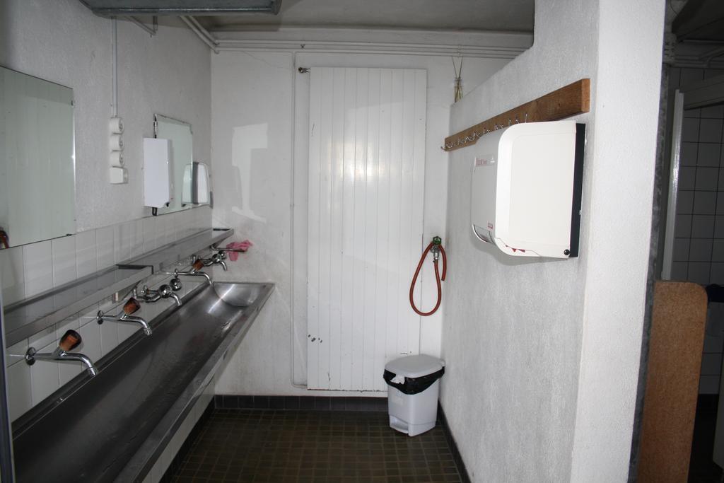 Sporti Grusch Hostel Buitenkant foto