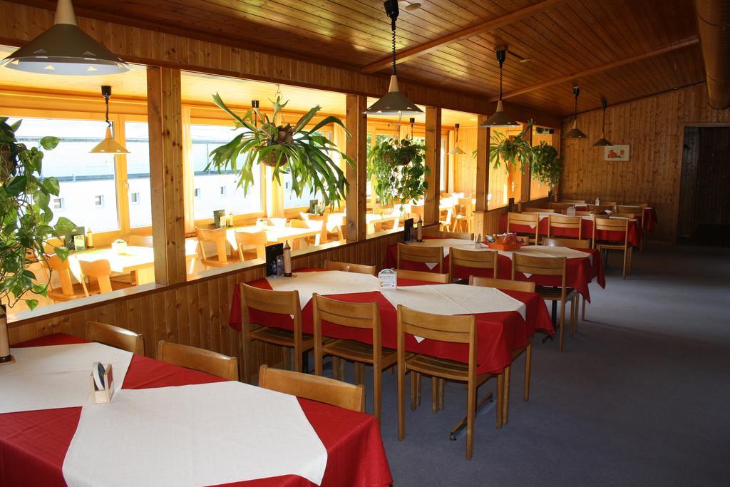 Sporti Grusch Hostel Buitenkant foto