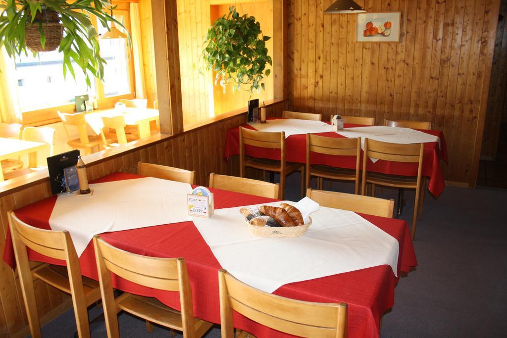 Sporti Grusch Hostel Buitenkant foto