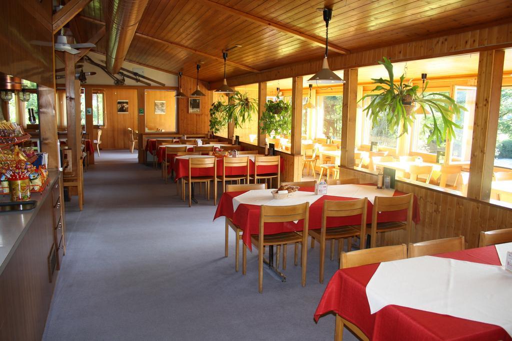 Sporti Grusch Hostel Buitenkant foto
