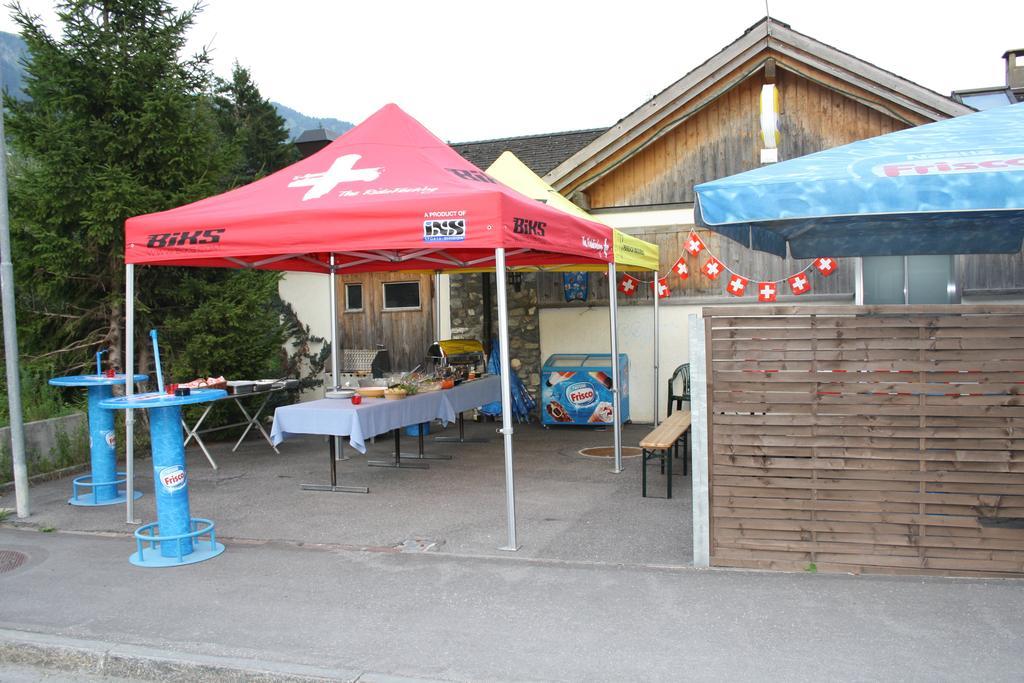 Sporti Grusch Hostel Buitenkant foto